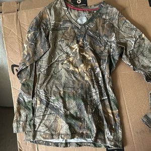 Realtree women’s camo long sleeve T-shirt, size small.